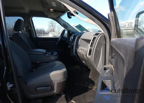 2015 Ram 1500 Express z USA, uszkodzony, nr VIN 1C6RR7KGXFS524888